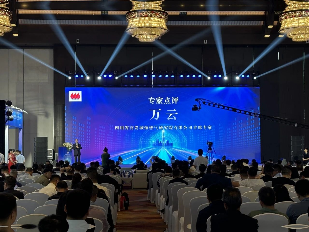 萬(wàn)總.jpg